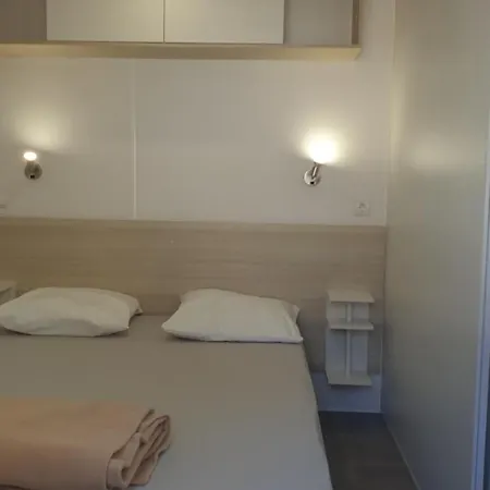 Mobil N 1 Confort St Cyprien 66 Parque de Campismo Saint-Cyprien (Pyrenees-Orientales)